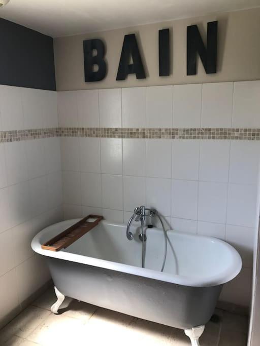 Maison Vendeenne A 5 Min Du Bord De Mer Saint-Hilaire-la-Forêt المظهر الخارجي الصورة